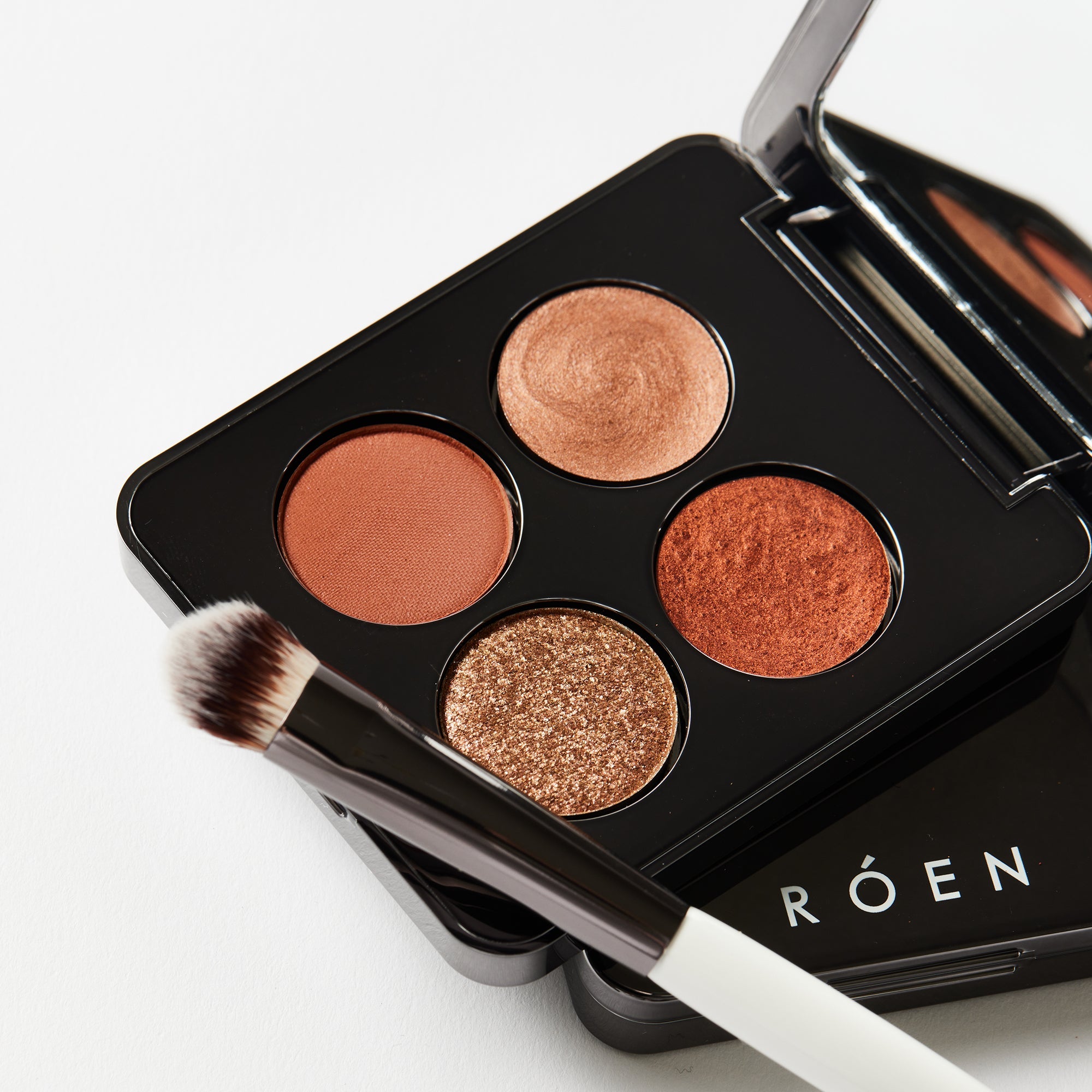 RÓEN Beauty Eyes On Me Eyeshadow Palette at Socialite Beauty Canada