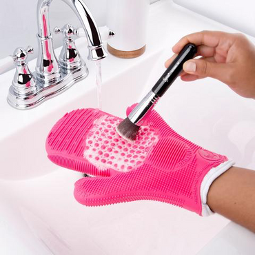 Sigma® Beauty 2X Sigma Spa® Brush Cleaning Glove at Socialite Beauty Canada